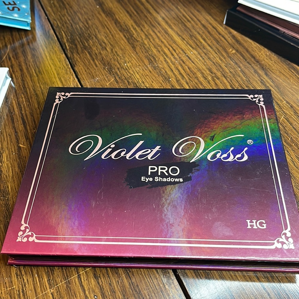 Violet Voss holy Grail palette